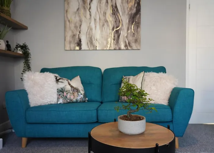Castle Boulevard Nottingham - 3 Bedrooms Sleeps 5, Free Parking & Wifi - Close To City Centre, University & Hospital