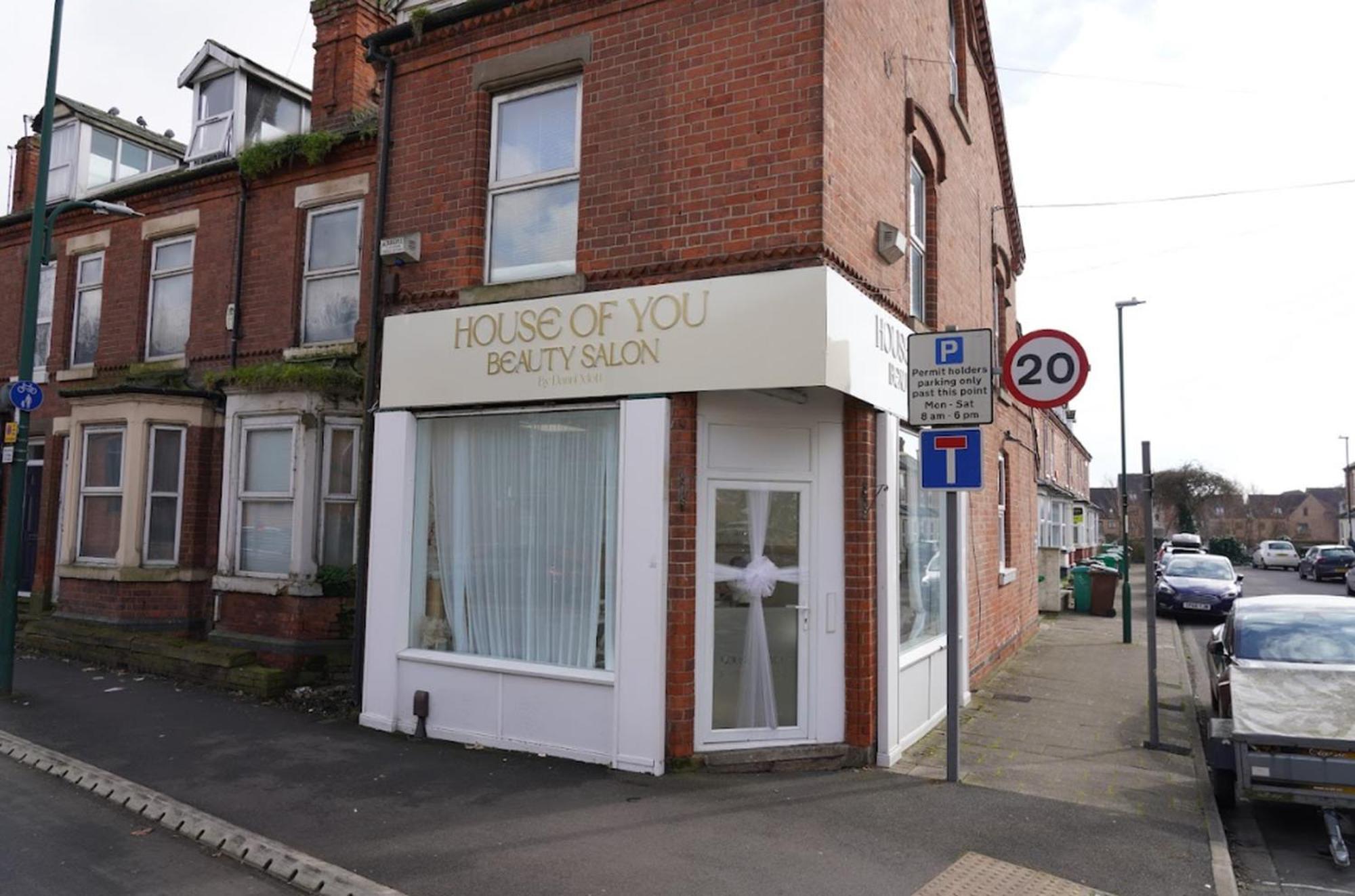 Castle Boulevard - 3 Bedrooms Sleeps 5, Free Parking & Wifi - Close To Centre, & Hospital *