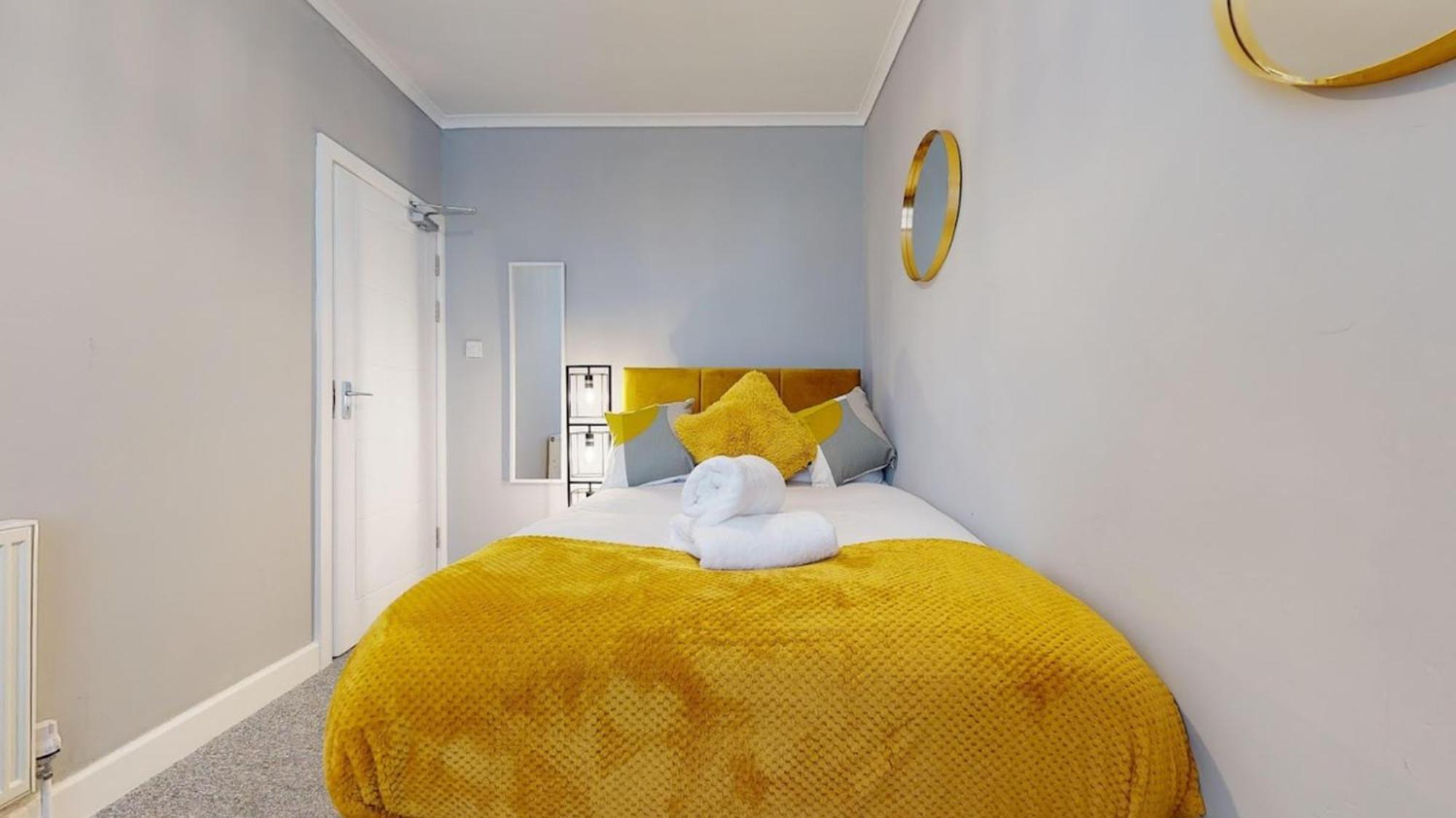 Castle Boulevard - 3 Bedrooms Sleeps 5, Free Parking & Wifi - Close To Centre, & Hospital Ноттингем