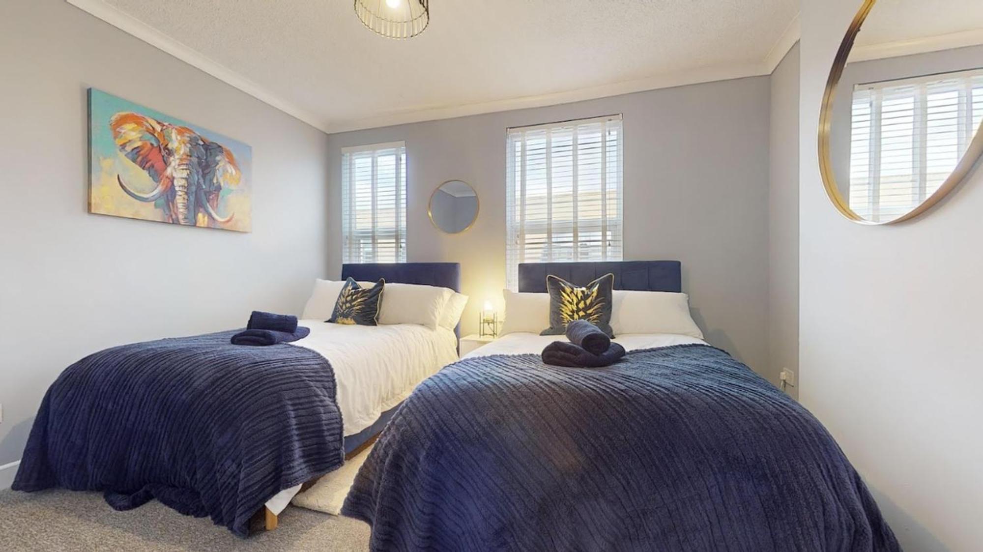 Castle Boulevard - 3 Bedrooms Sleeps 5, Free Parking & Wifi - Close To Centre, & Hospital Ноттингем