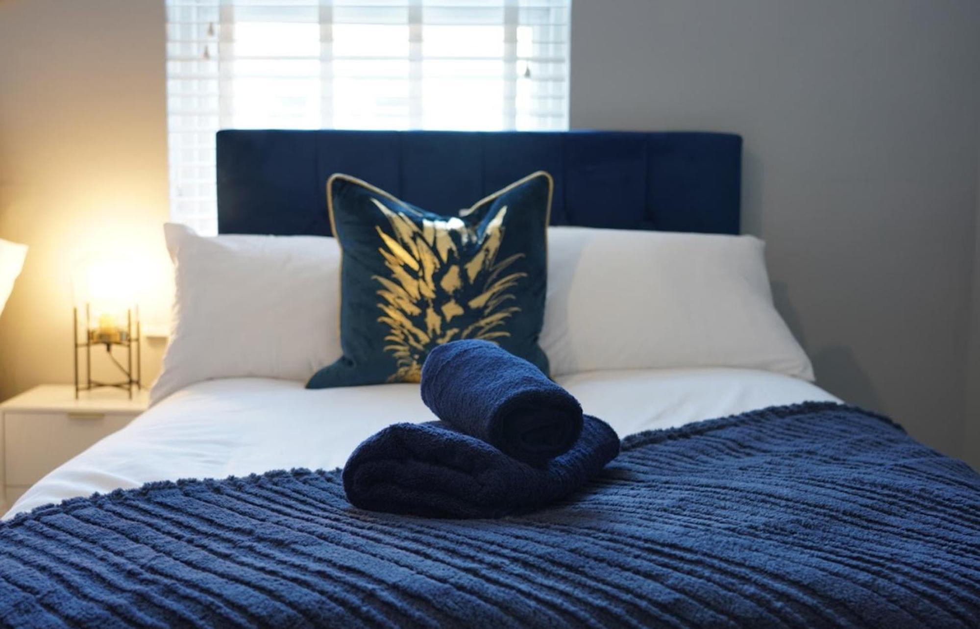 Апартаменты Castle Boulevard - 3 Bedrooms Sleeps 5, Free Parking & Wifi - Close To Centre, & Hospital *