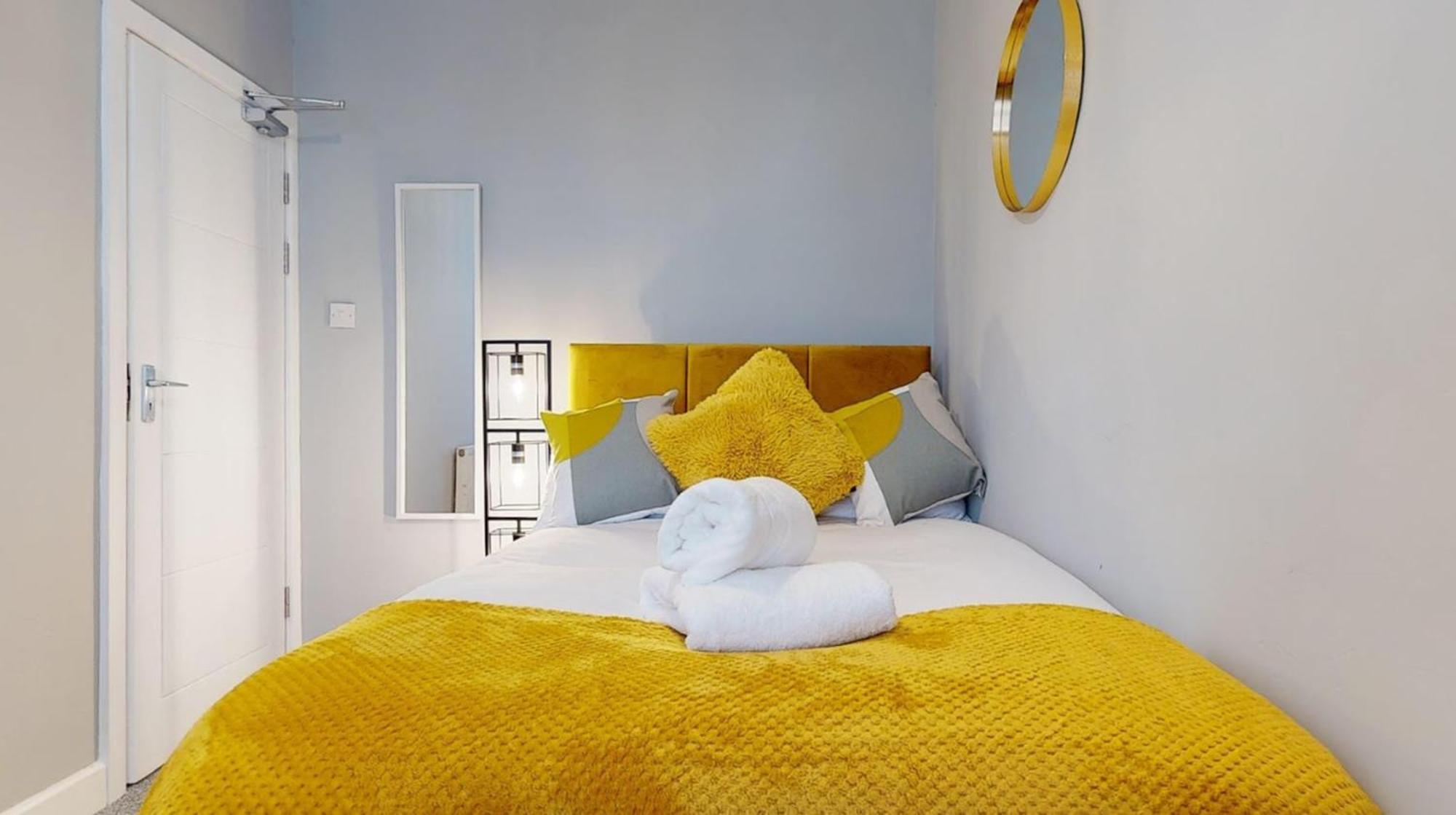 Castle Boulevard - 3 Bedrooms Sleeps 5, Free Parking & Wifi - Close To Centre, & Hospital Апартаменты