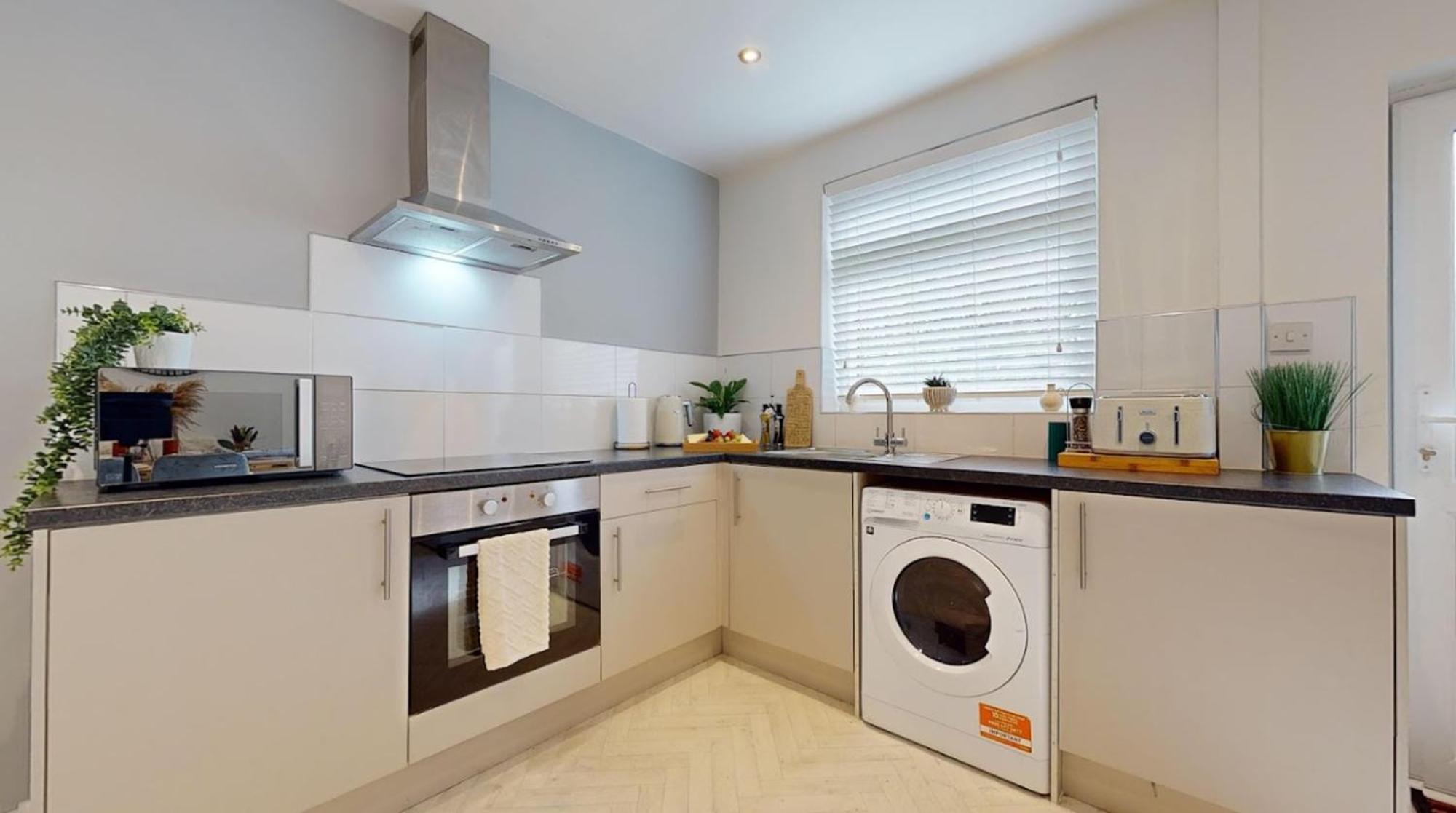 Apartment Castle Boulevard - 3 Bedrooms Sleeps 5, Free Parking & Wifi - Close To Centre, & Hospital *
